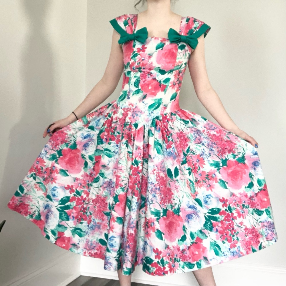 Vintage 80’s Leslie Lucks Bright Floral Print Full Skirt Dress w/ Bows